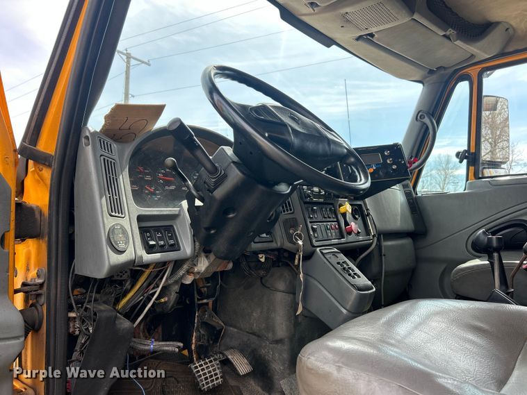 image for item FC5266 2006 International 7400 dump truck