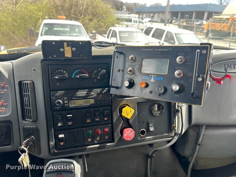 image for item FC5266 2006 International 7400 dump truck