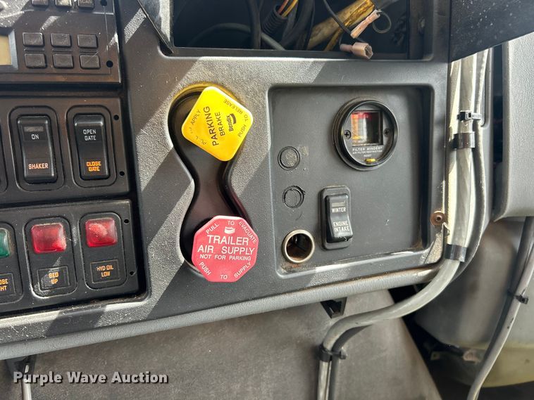 image for item FC5266 2006 International 7400 dump truck