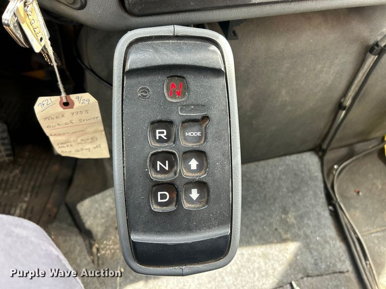 image for item FC5266 2006 International 7400 dump truck