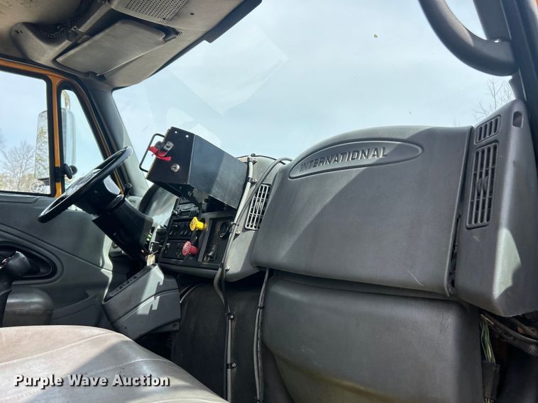 image for item FC5266 2006 International 7400 dump truck