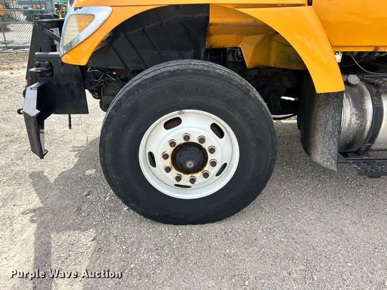 image for item FC5266 2006 International 7400 dump truck