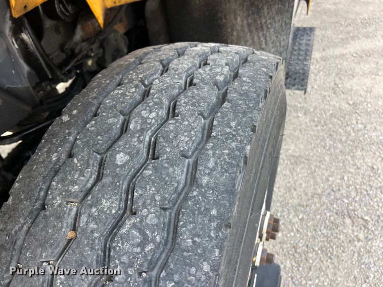 image for item FC5266 2006 International 7400 dump truck