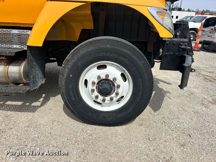 image for item FC5266 2006 International 7400 dump truck