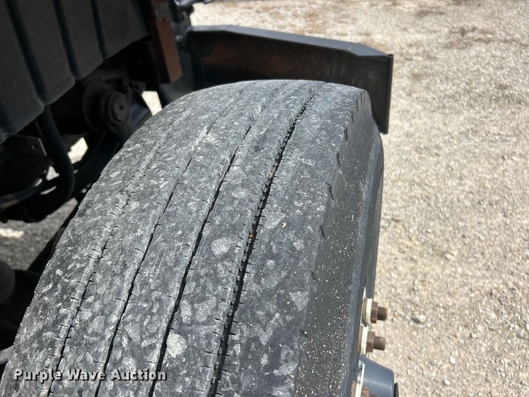 image for item FC5266 2006 International 7400 dump truck