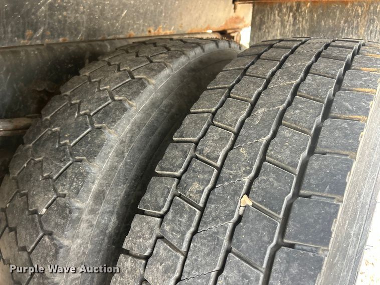 image for item FC5266 2006 International 7400 dump truck