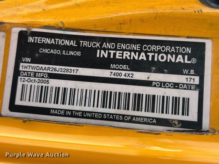 image for item FC5266 2006 International 7400 dump truck