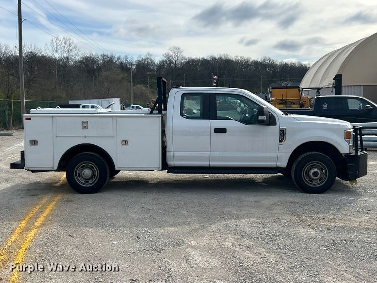 image for item FC5268 2020 Ford F350 Super Duty Ext. Cab utility bed pickup truck