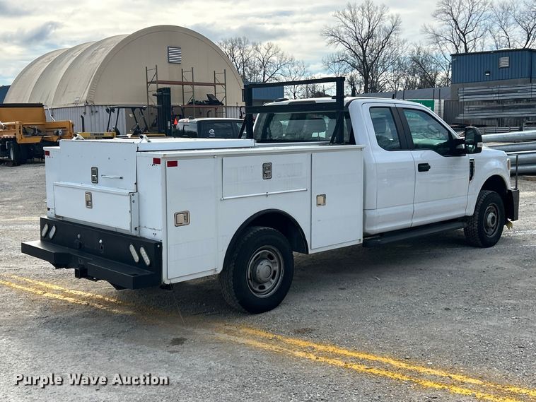 image for item FC5268 2020 Ford F350 Super Duty Ext. Cab utility bed pickup truck