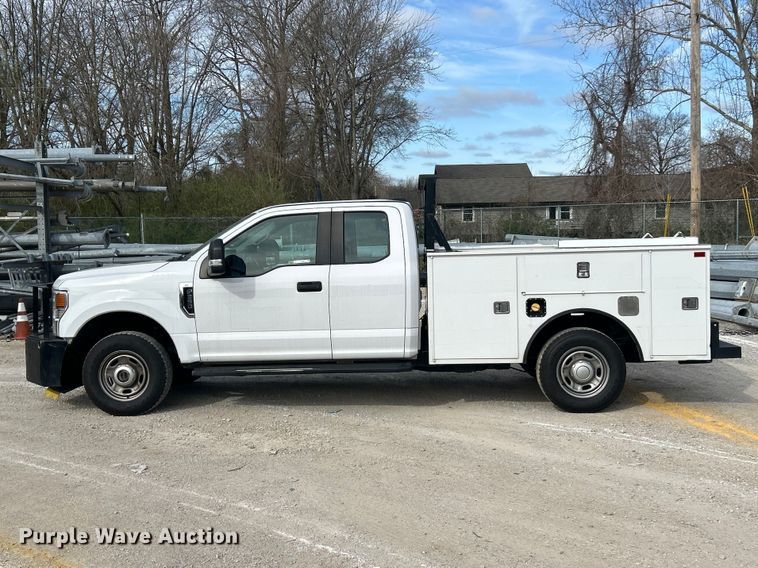 image for item FC5268 2020 Ford F350 Super Duty Ext. Cab utility bed pickup truck