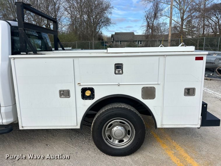 image for item FC5268 2020 Ford F350 Super Duty Ext. Cab utility bed pickup truck