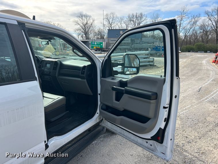 image for item FC5268 2020 Ford F350 Super Duty Ext. Cab utility bed pickup truck