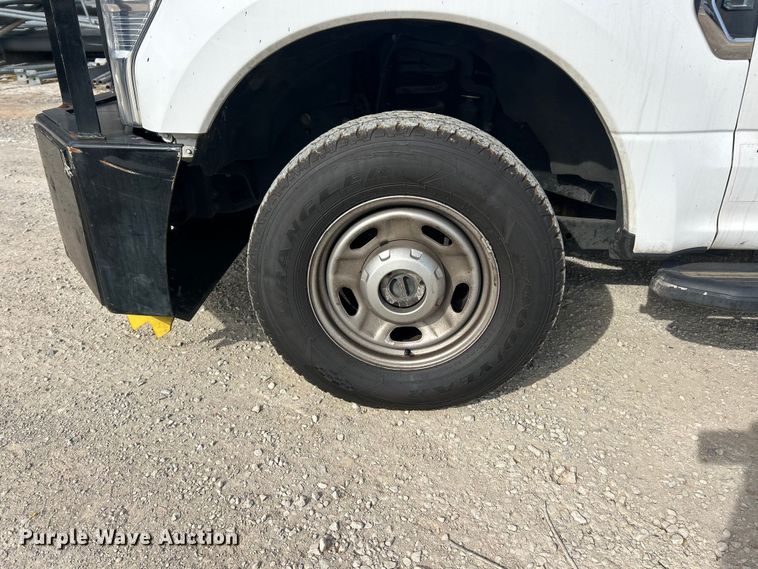 image for item FC5268 2020 Ford F350 Super Duty Ext. Cab utility bed pickup truck