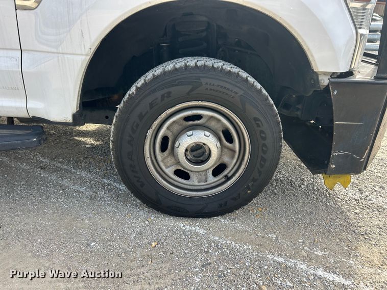 image for item FC5268 2020 Ford F350 Super Duty Ext. Cab utility bed pickup truck