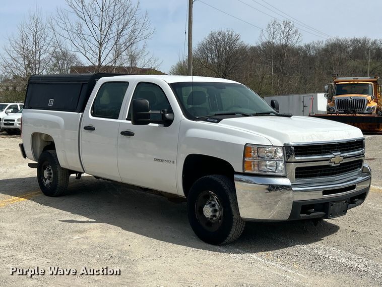 image for item FC5269 2008 Chevrolet Silverado 2500HD Crew Cab pickup truck