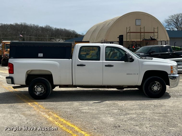 image for item FC5269 2008 Chevrolet Silverado 2500HD Crew Cab pickup truck