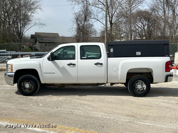 image for item FC5269 2008 Chevrolet Silverado 2500HD Crew Cab pickup truck