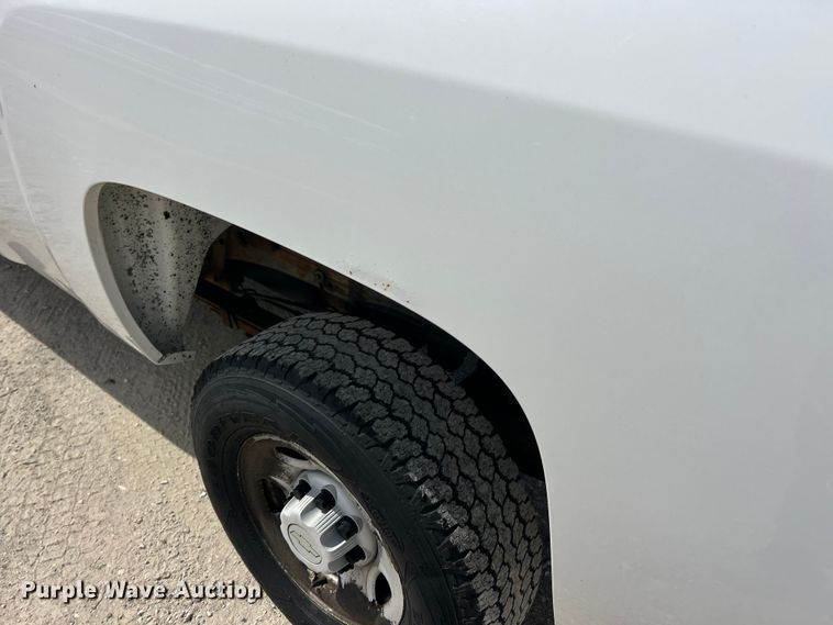 image for item FC5269 2008 Chevrolet Silverado 2500HD Crew Cab pickup truck