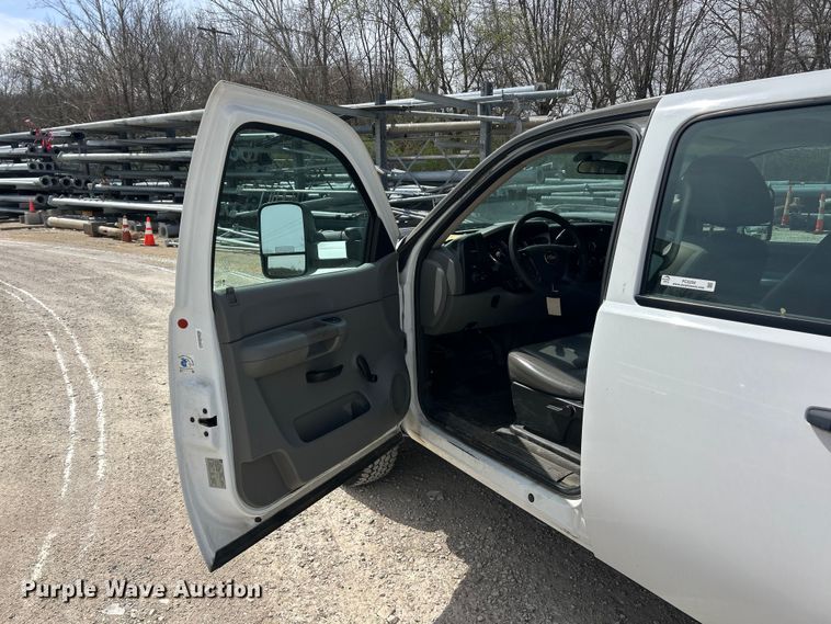 image for item FC5269 2008 Chevrolet Silverado 2500HD Crew Cab pickup truck
