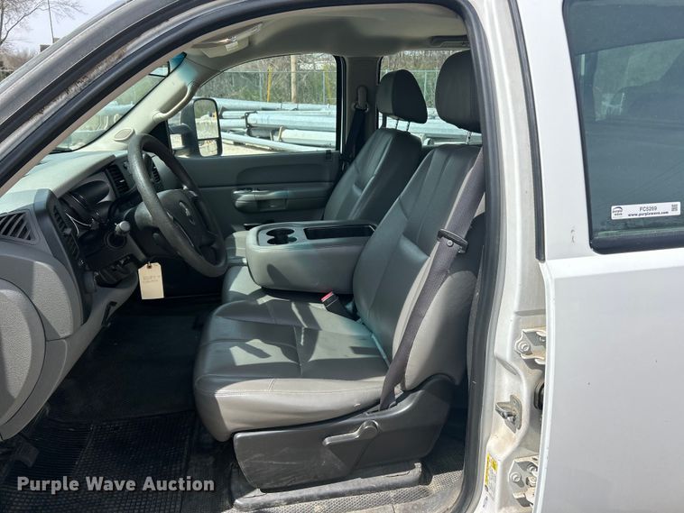 image for item FC5269 2008 Chevrolet Silverado 2500HD Crew Cab pickup truck