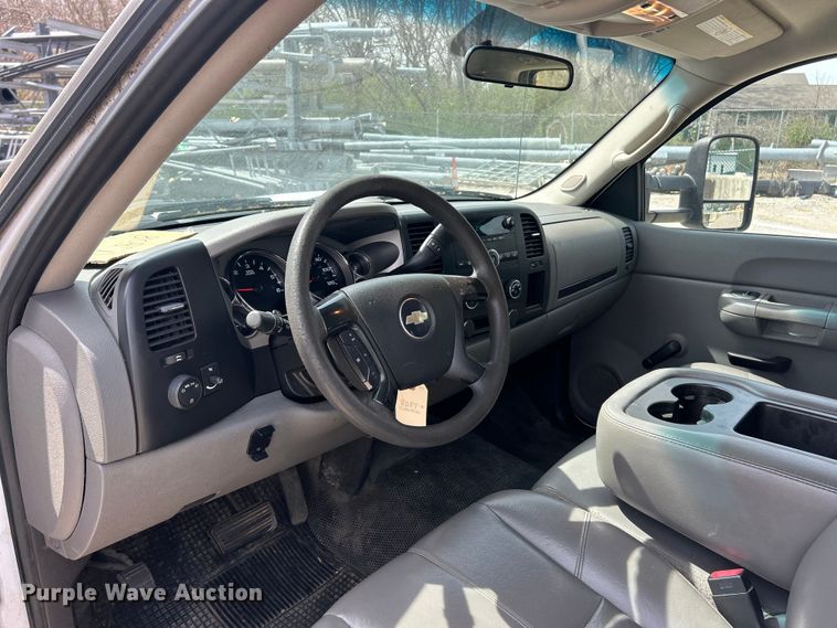 image for item FC5269 2008 Chevrolet Silverado 2500HD Crew Cab pickup truck