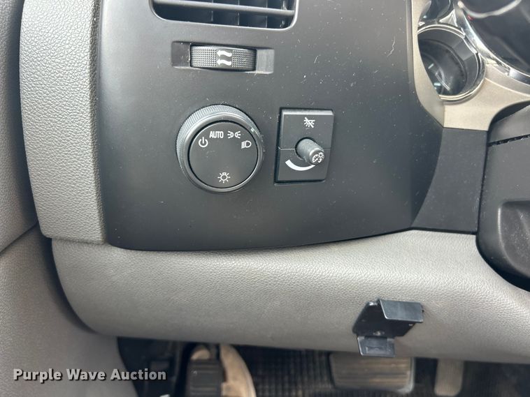image for item FC5269 2008 Chevrolet Silverado 2500HD Crew Cab pickup truck