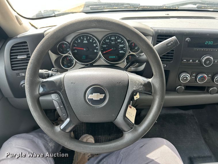 image for item FC5269 2008 Chevrolet Silverado 2500HD Crew Cab pickup truck