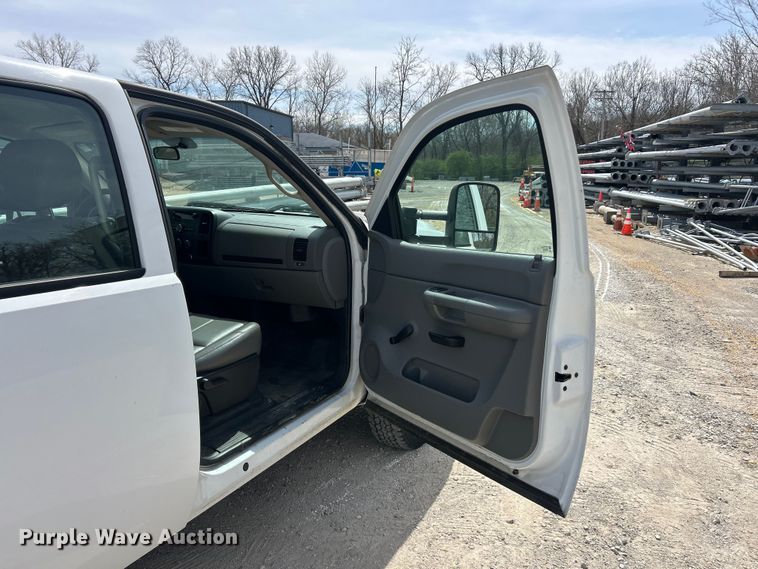 image for item FC5269 2008 Chevrolet Silverado 2500HD Crew Cab pickup truck