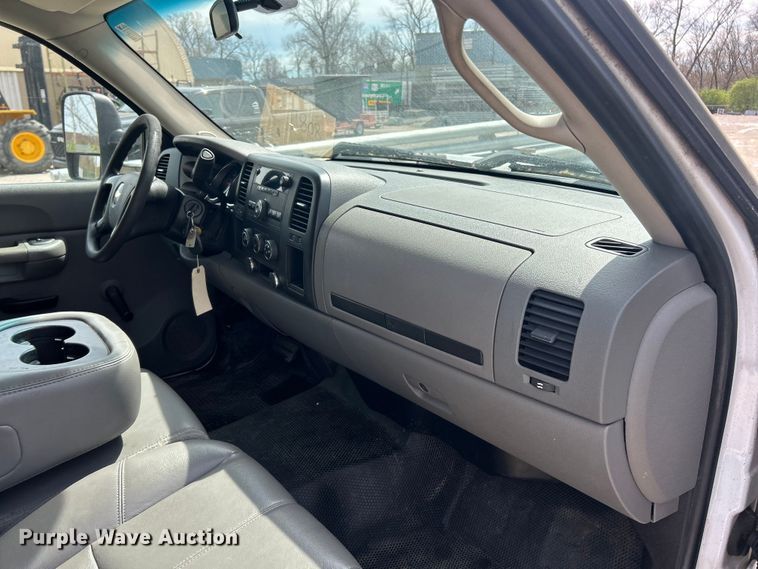 image for item FC5269 2008 Chevrolet Silverado 2500HD Crew Cab pickup truck