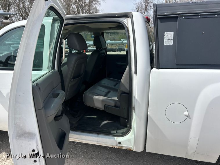 image for item FC5269 2008 Chevrolet Silverado 2500HD Crew Cab pickup truck