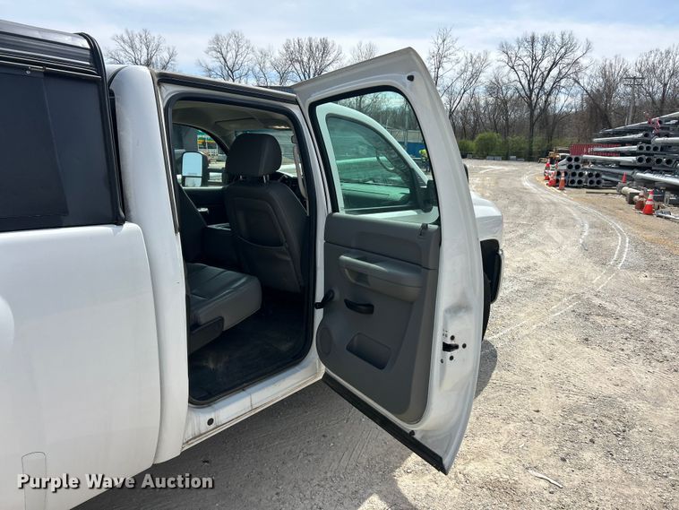 image for item FC5269 2008 Chevrolet Silverado 2500HD Crew Cab pickup truck