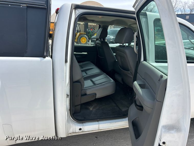 image for item FC5269 2008 Chevrolet Silverado 2500HD Crew Cab pickup truck