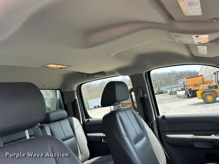 image for item FC5269 2008 Chevrolet Silverado 2500HD Crew Cab pickup truck