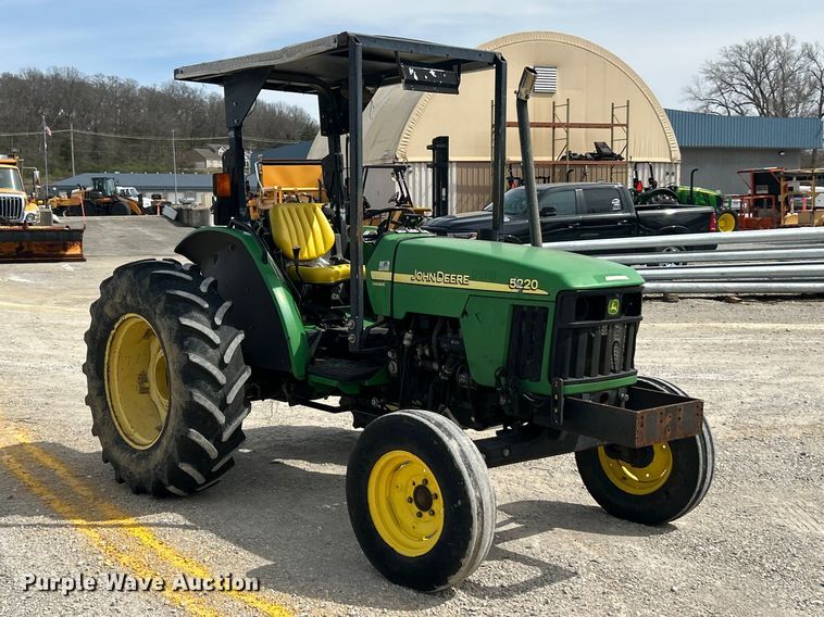 image for item FC5270 2004 John Deere 5220 tractor