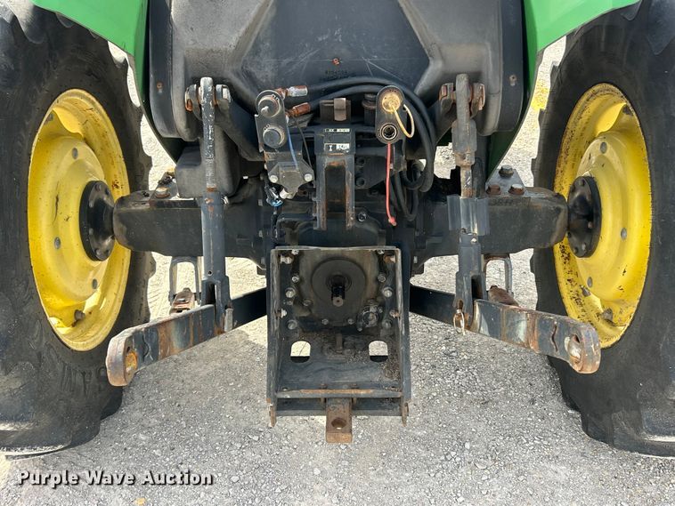 image for item FC5270 2004 John Deere 5220 tractor
