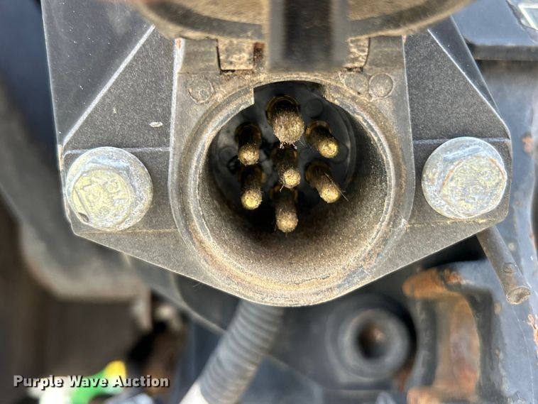 image for item FC5270 2004 John Deere 5220 tractor