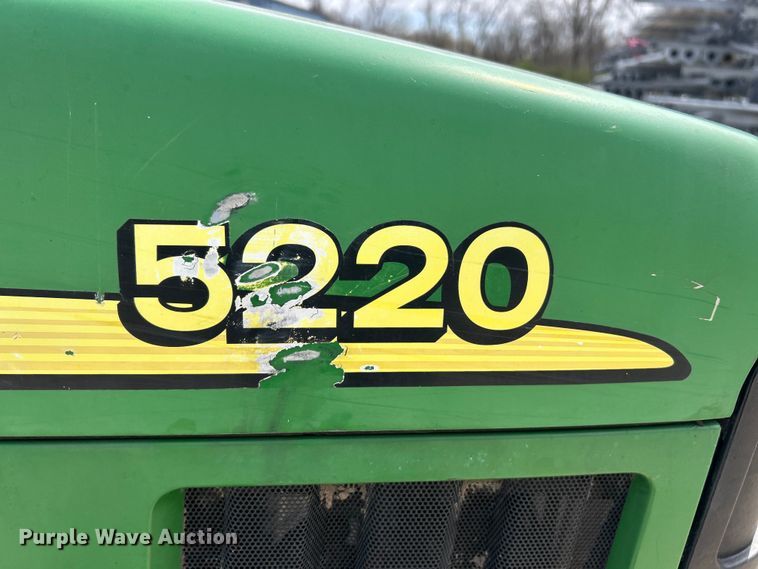 image for item FC5270 2004 John Deere 5220 tractor