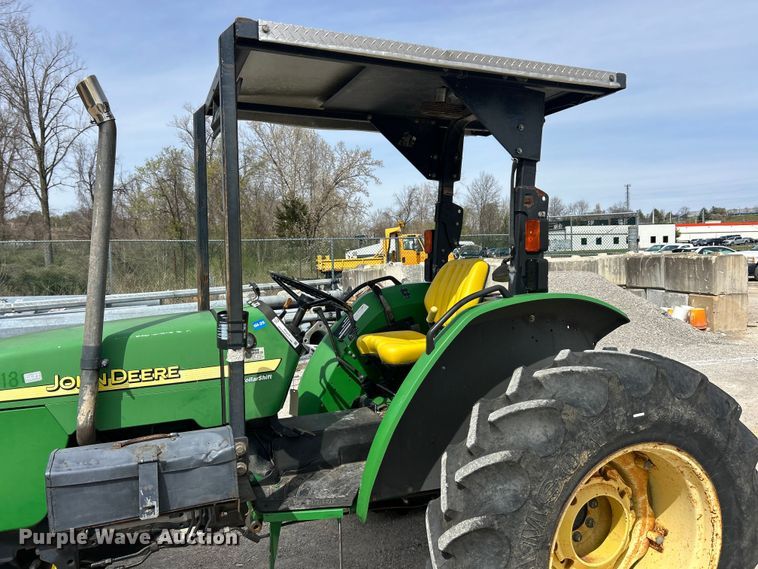 image for item FC5270 2004 John Deere 5220 tractor