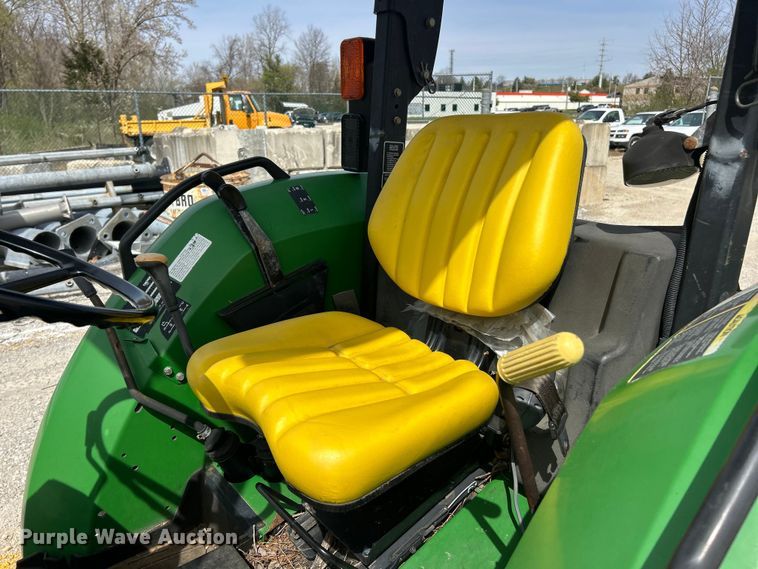 image for item FC5270 2004 John Deere 5220 tractor