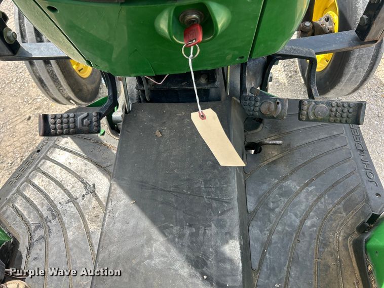 image for item FC5270 2004 John Deere 5220 tractor