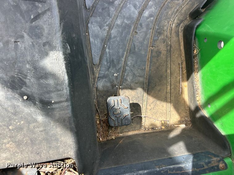 image for item FC5270 2004 John Deere 5220 tractor