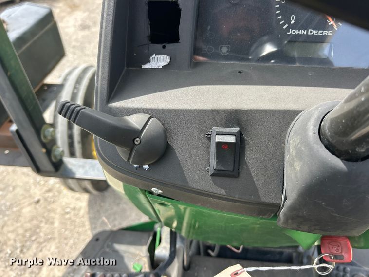 image for item FC5270 2004 John Deere 5220 tractor