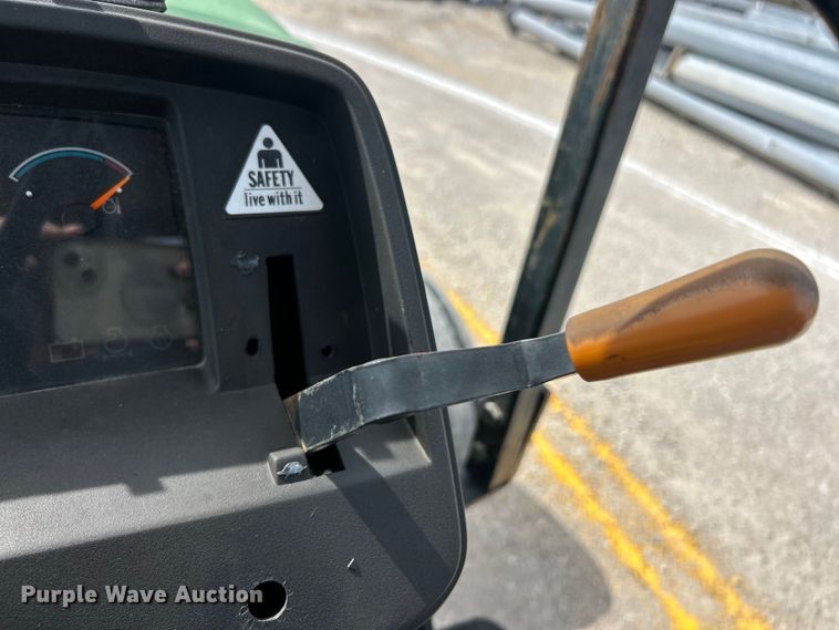 image for item FC5270 2004 John Deere 5220 tractor