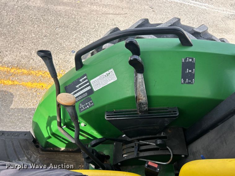 image for item FC5270 2004 John Deere 5220 tractor