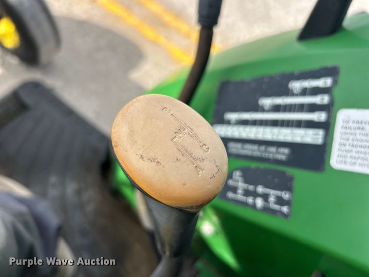 image for item FC5270 2004 John Deere 5220 tractor