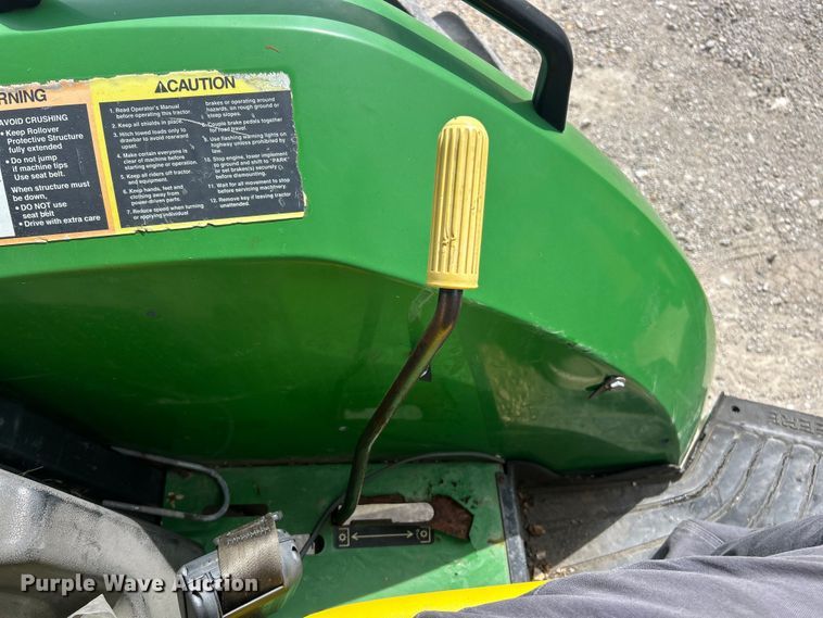 image for item FC5270 2004 John Deere 5220 tractor