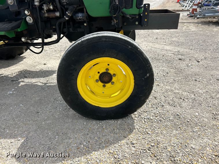 image for item FC5270 2004 John Deere 5220 tractor