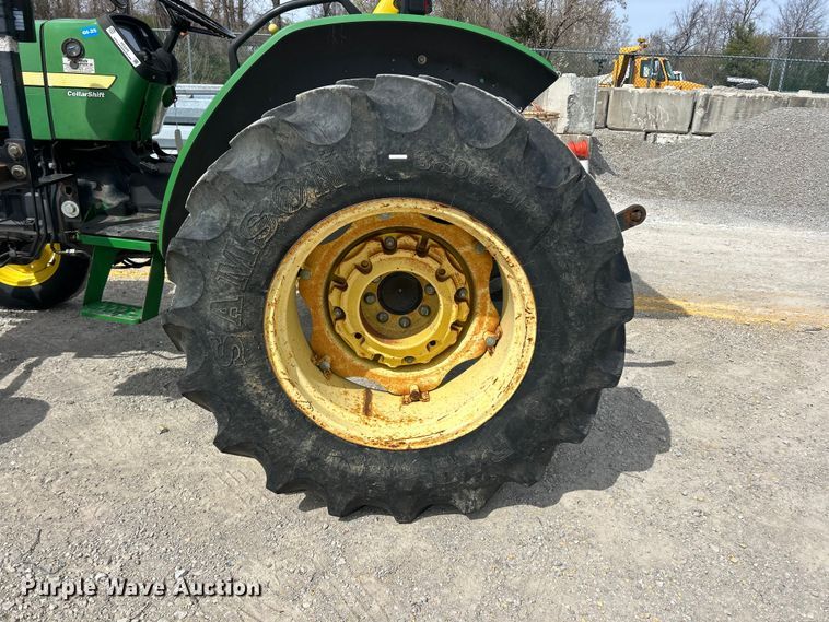 image for item FC5270 2004 John Deere 5220 tractor