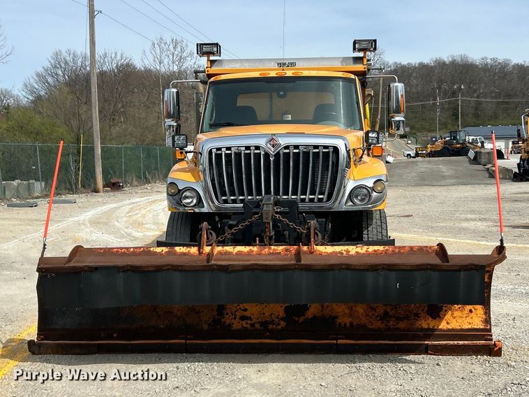 image for item FC5272 2010 International 7400  dump truck