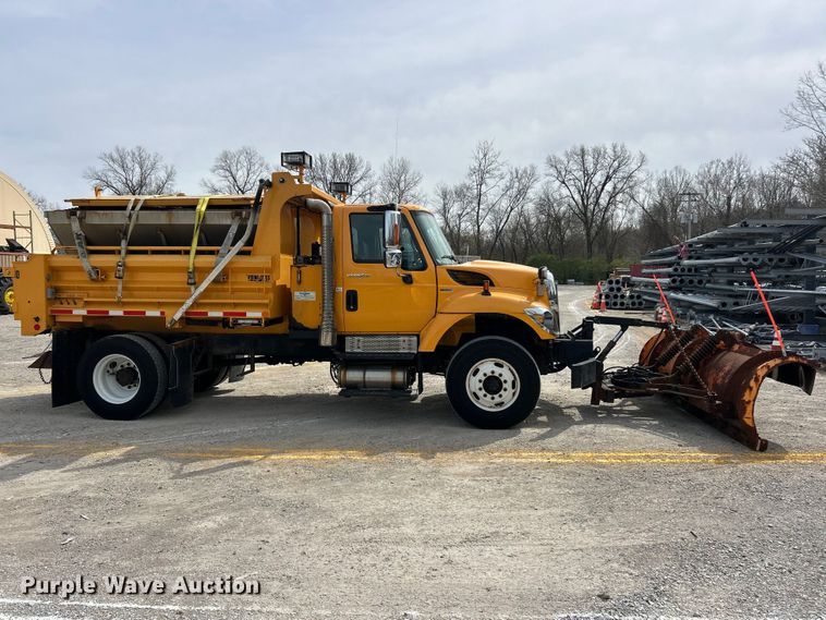 image for item FC5272 2010 International 7400  dump truck